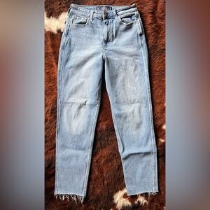 Hollister Light Wash Ultra High Rise Mom Jean 5R 27w/27l
